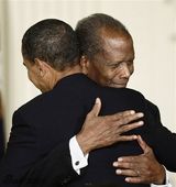 幻灯图集：奥巴马颁发自由勋章 第一位黑人奥斯卡影帝获奖