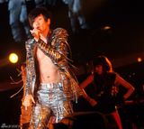 高清图：林俊杰上海开个唱 劲歌热舞大秀肌肉
