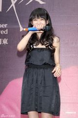 幻灯图：何润东首次担任制作人 大S现身为其庆功 