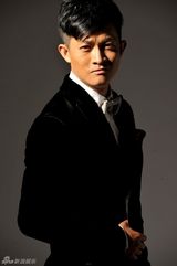 组图：杨志刚的别样优雅与时尚 尽显独特锋芒 