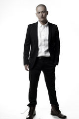 组图：赫子铭杂志写真 显阳刚型男魅力