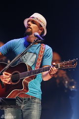 组图：杰森-玛耶兹北京开唱变身表情帝