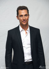 组图：马修麦-康纳拍硬朗写真 对镜头展绅士范