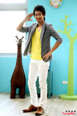 组图：炎亚纶为郭雪芙做心肺复苏 遭粉丝威胁