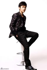 高清图：《唐伯虎2》将映 黄晓明登杂志露纯净气质