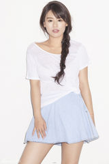 组图：马思纯清新治愈系写真 裸妆出镜唯美气质