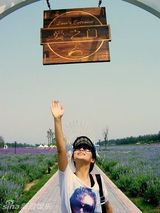 幻灯图：杨紫【演员】变潮女造访薰衣草庄园演绎梦幻大片