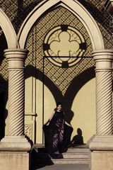 高清组图：陶红时尚写真 古堡之中绽放绚丽玫瑰