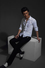 组图：季裕哲写真彰显型男魅力