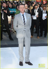 组图：《星际迷航2》伦敦首映 卷福大笑