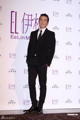 组图：林嘉绮爆乳成台湾模特公司年会焦点