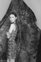 组图：杜十五淡妆贺岁写真知性妩媚