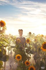 组图：凯蒂佩里写真化身花仙 蝴蝶伏胸部唯美