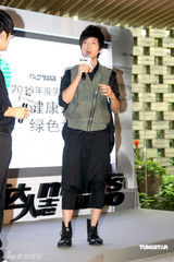 高清图：BOBO上海做活动 着装青春活力四射