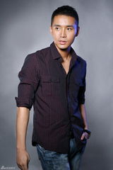 高清图：《姑苏十二娘》将开拍 男一号王晔拍写真