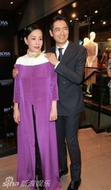 组图：周润发携妻恩爱亮相 瘦身明显否认厌食