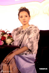 幻灯图：伊能静贵妇造型现身 称与儿子每周见面