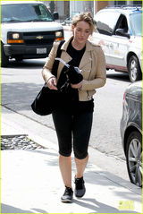 组图：希拉里-达夫加州健身逛街 惬意畅享阳光