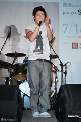 组图：曹格欲捐演唱会收入 不怕与萧敬腾比较