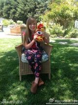 组图：可爱萝莉小康妮生活照 自曝想与王力宏合作