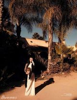 组图：打雷姐华贵杂志写真 性感贵妇深闺迷情