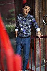 组图：蒋劲夫复古印花型男写真沉静内敛