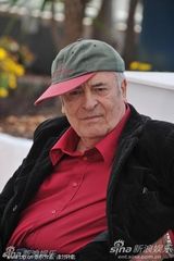 高清组图：戛纳终身成就奖得主贝托鲁奇坐轮椅亮相