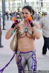 组图：阿德瑞安-柯里未来感奇装异服霸气外露