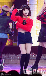 组图：EXO圣诞装热舞《MCD》 孝琳大尺度惹火