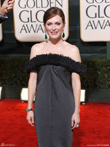 高清组图：朱莉安-摩尔硕大祖母绿耳环闪耀抢眼