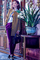 组图：李斯丹妮大片曝光 红唇卷发女人味十足