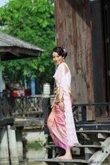 组图：梁镜珂泰国写真玩转异国风情