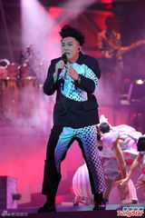 组图：章子怡为陈奕迅捧场送飞吻 郎朗伴奏