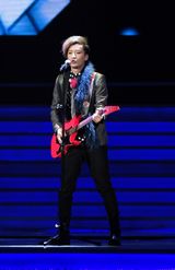 组图：群星献唱中歌榜 韩庚潘玮柏劲歌热舞