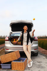 组图：钱泳辰清新大片尽显儒雅亲和力