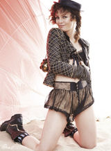 高清图：德普美妻《VOGUE》大片 率性自我妩媚动人