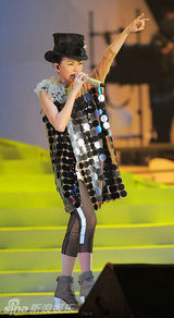 高清图：孙燕姿北京开个唱 劲歌热舞造型百变