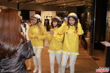 组图：韩女团CRAYON POP访港 大肆购物开心