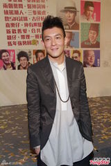 组图：吴君如蕾丝透视露内裤 陈冠希复出拍戏