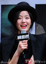 组图：韩星全智贤帅气出席新片《柏林》试映会