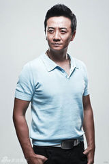 组图：张岩拍时尚写真显成熟魅力