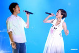 组图：郭采洁首开个唱林俊杰韦礼安现身站台