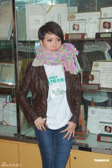 组图：成龙曾志伟等众星出席爱心无国界311烛光晚会 