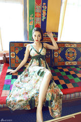 组图：董维嘉西藏写真复古造型显高贵