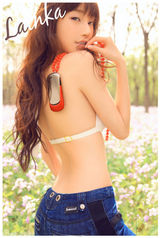 幻灯图集：张俪拍摄手机广告 衣着性感秀小蛮腰