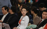 组图：2014两会美女记者众生态 美貌智慧并存
