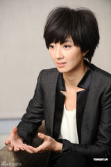 组图：桂纶镁拍写真黑衣黑裤出镜中性风显帅气