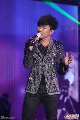 组图：严爵挑战唱跳险破音 林俊杰压轴热舞