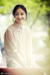 组图：时尚张瑶回归自然  淡雅田园风味十足