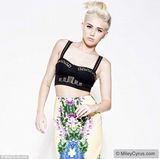 组图：麦莉-赛勒斯朋克大片野性红唇